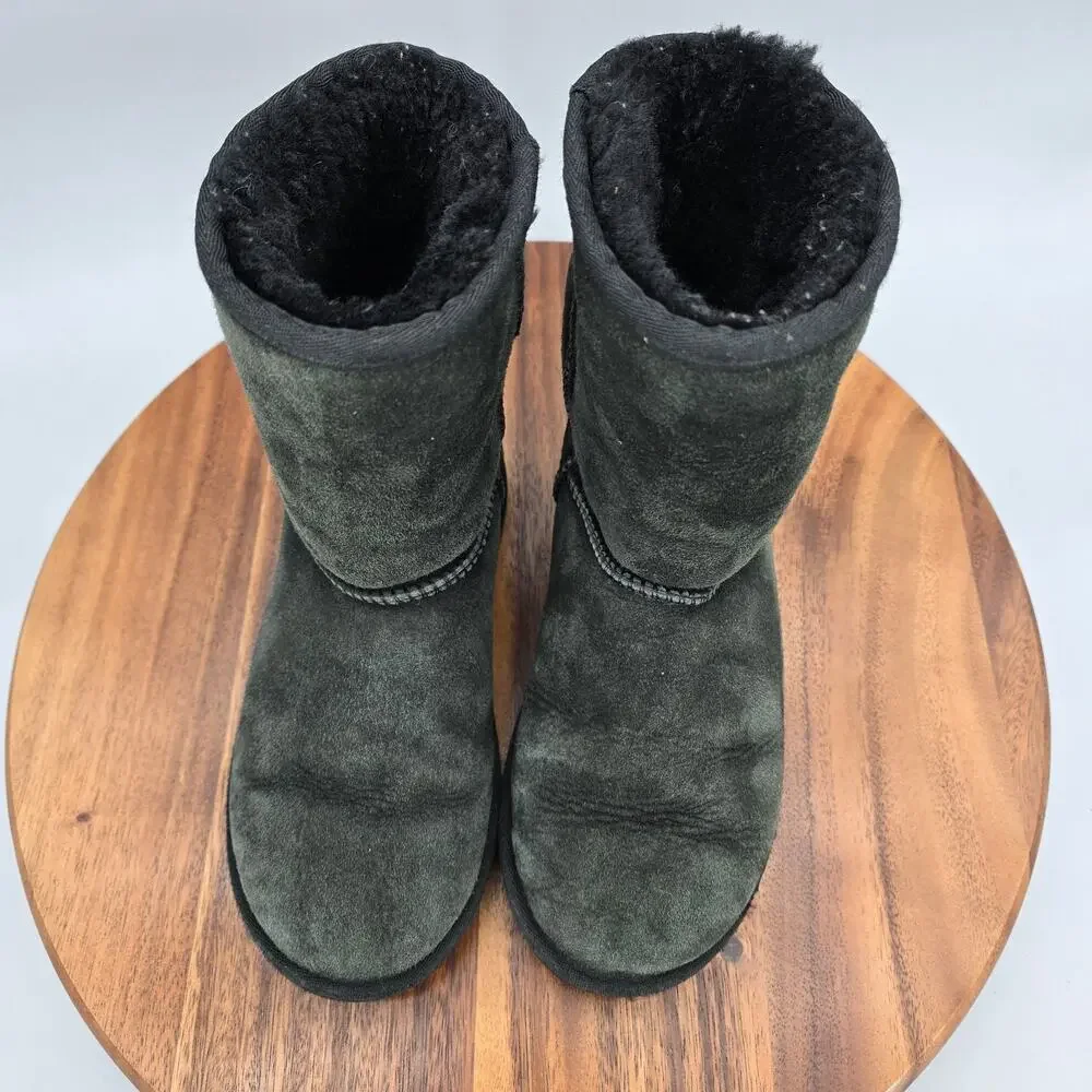 UGG Classic Boots Youth Kids 1 Black Sheepskin Suede Lined Pull On Winter Bootie